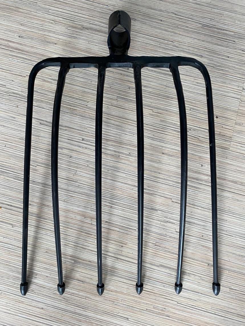 грабли витые 8-зубые гу-8 б/ч, эмаль 1205эм. вилы 4-х рогие навозные,f101 рельс. вилы 6-ти рогие ш б/ч арти. вилы 333/t2586. грабли витые 8-ти зубые гв-8 б/ч (эмаль) си-00081.